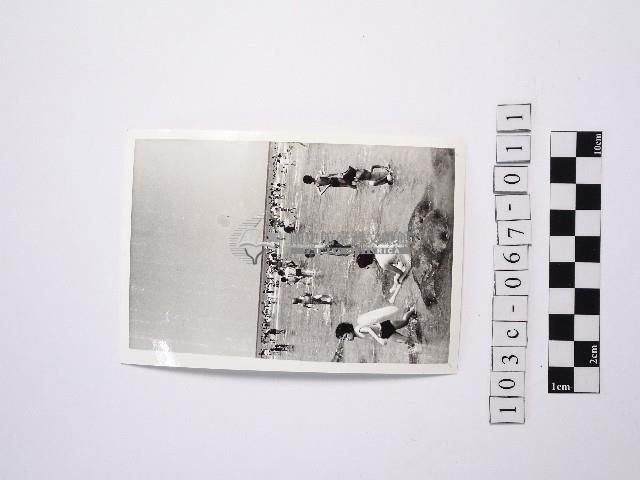 黃則修攝戲水的孩童藏品圖，第1張