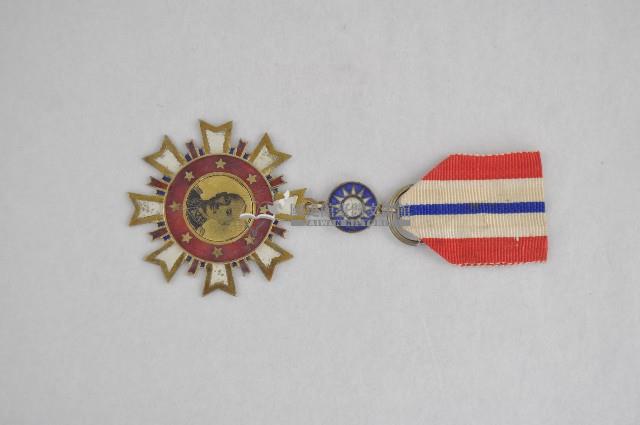 抗戰勝利獎章藏品圖，第1張