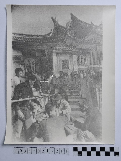 黃則修攝廟前的攤販藏品圖，第1張