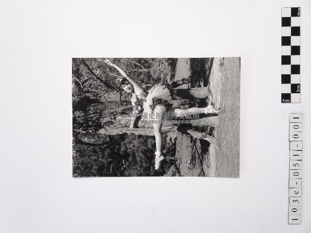 黃則修攝蔡瑞月舞蹈社助教方淑媛藏品圖，第1張