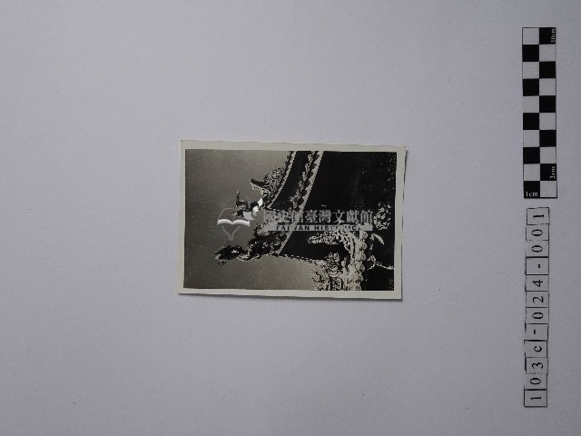 黃則修攝屋簷一角藏品圖，第1張