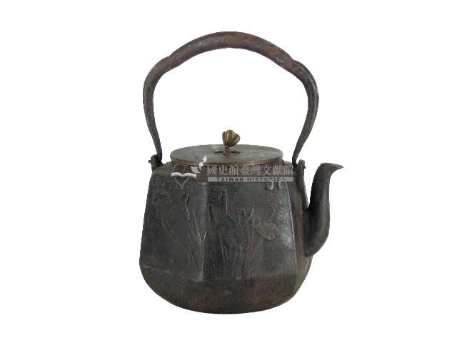 萬龍堂造花草紋南部鐵壺藏品圖，第1張