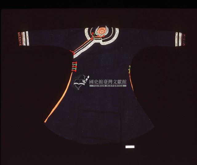 排灣族漢式深色長袖上衣藏品圖，第1張