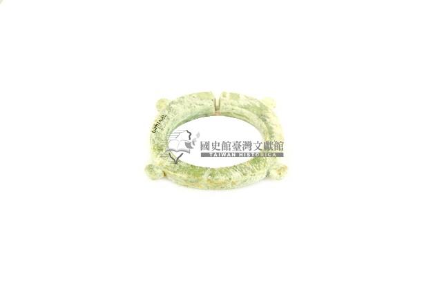 帶四突起玦形耳飾藏品圖，第1張