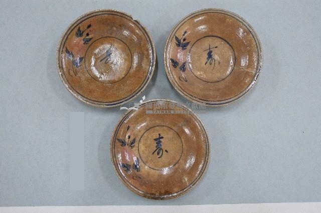 簡筆青花彩繪折枝花卉壽字紋盤（3）藏品圖，第1張