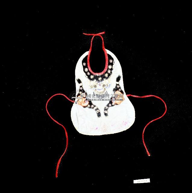 白色吉祥繡樣圍兜藏品圖，第1張