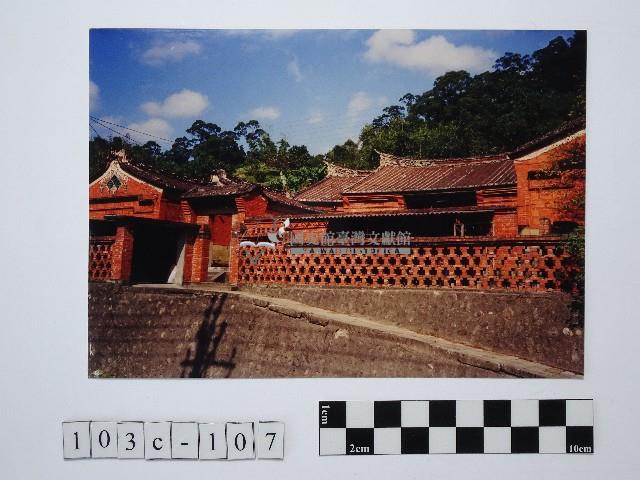 黃則修攝三合院藏品圖，第1張