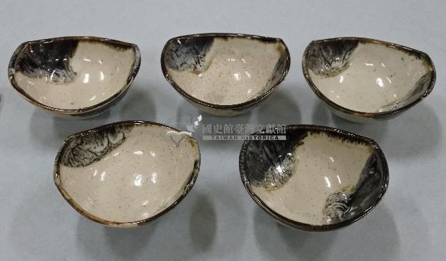 白地藍釉凹型碗（多組）藏品圖，第1張