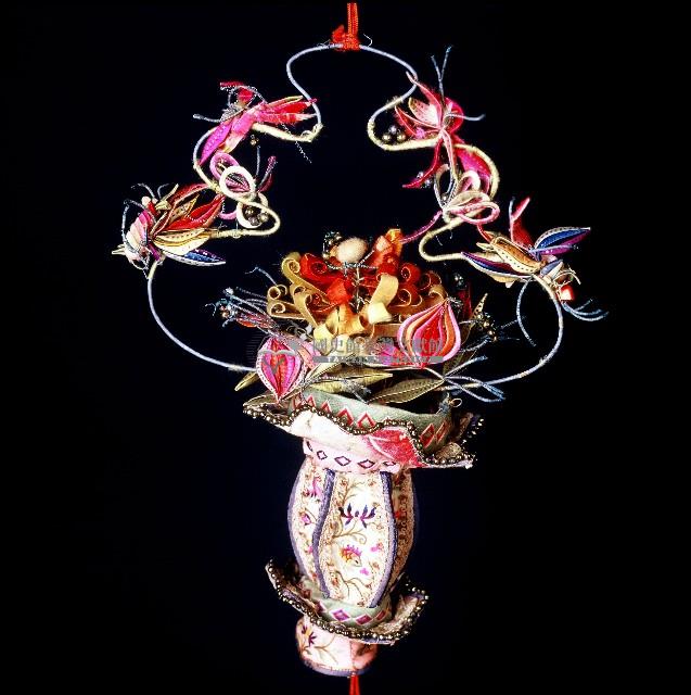 纏絲花朵針繡花籃〈一對〉藏品圖，第1張