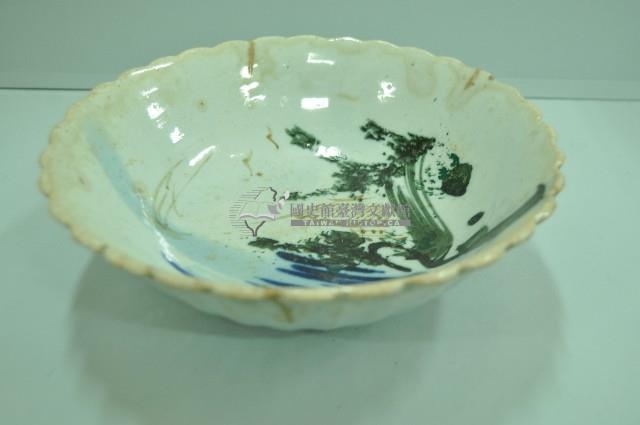 葵花口彩繪山水孤帆紋深腹盤藏品圖，第1張