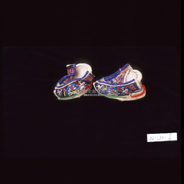 藍色吉祥繡樣三寸金蓮一對藏品圖，第1張