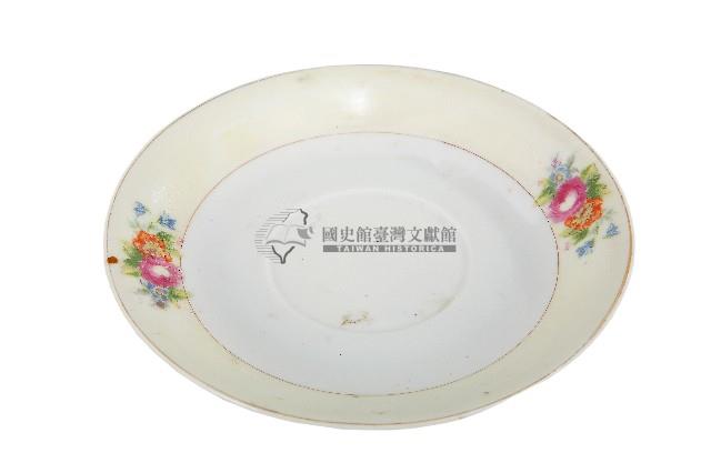 黃邊印花彩繪雙花卉紋白地瓷盤藏品圖，第1張