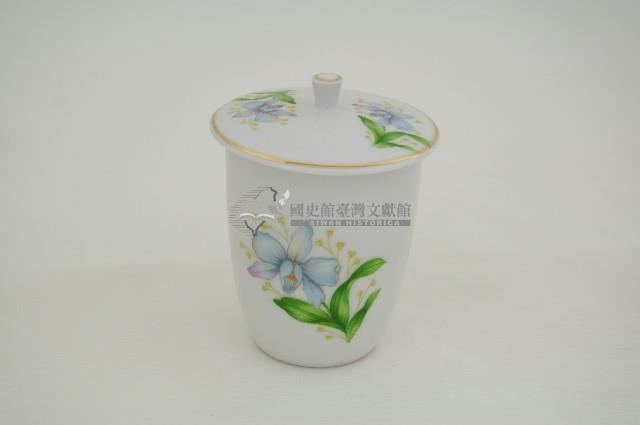 金邊帶蓋彩繪折枝花卉紋直筒瓷杯藏品圖，第1張