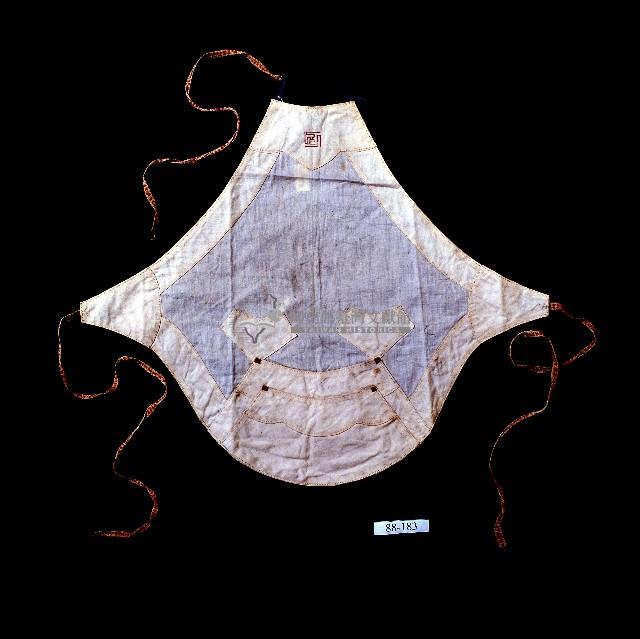 客家兒童雙層白棉口袋扇形菱式肚兜藏品圖，第1張