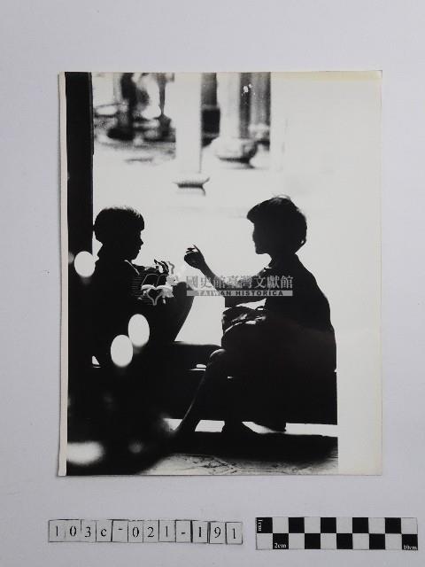 黃則修攝孩童藏品圖，第1張