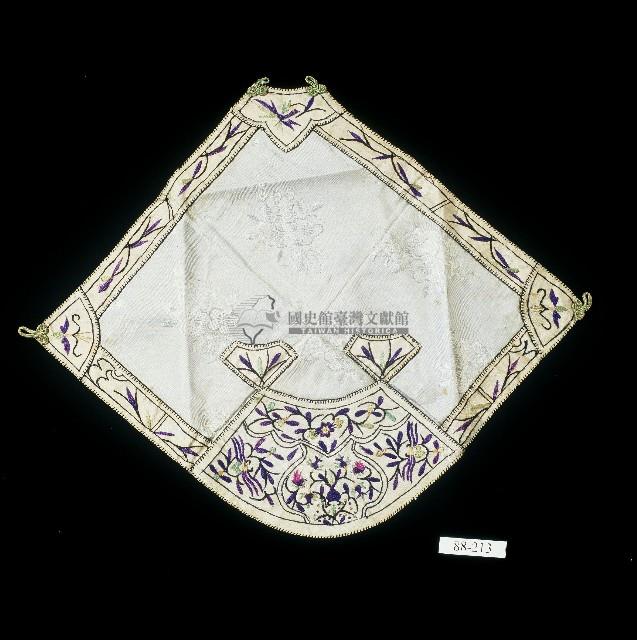 吉祥刺繡扇形灰綠色提花肚兜藏品圖，第1張