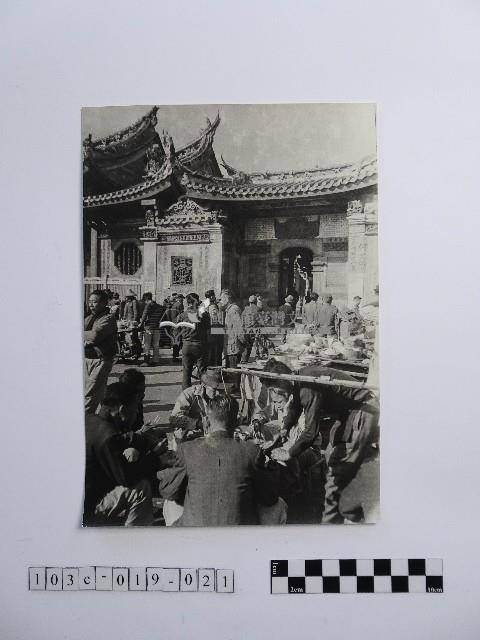 黃則修攝廟前的攤販藏品圖，第1張