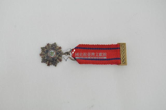 三等寶鼎襟綬小勳章藏品圖，第1張