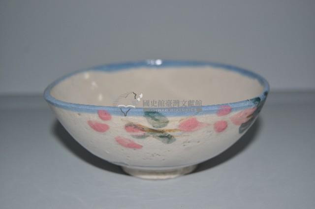 鶯歌彩繪藍口簡筆花卉紋碗藏品圖，第1張