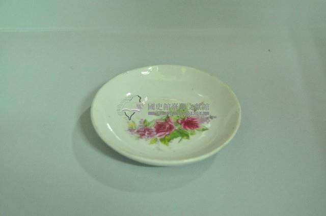 白地印花彩繪折枝玫瑰紋瓷碟藏品圖，第1張
