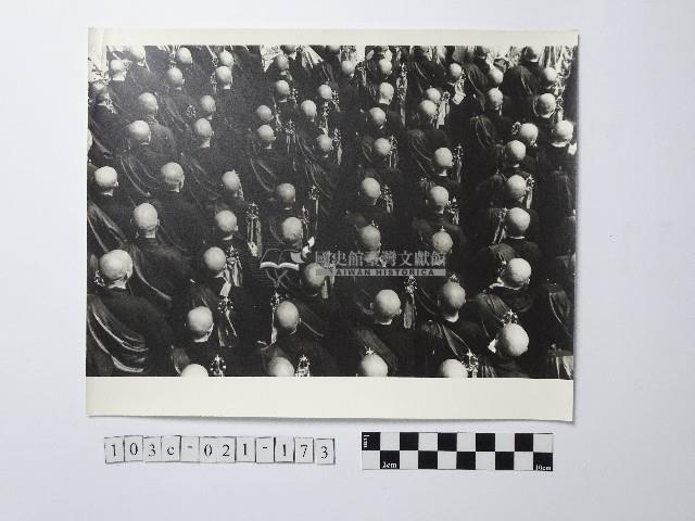 黃則修攝師父背影藏品圖，第1張