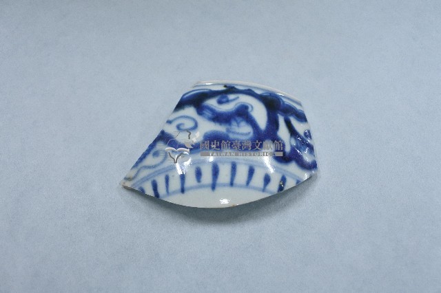 青花螭虎團紋碗壁殘片藏品圖，第1張