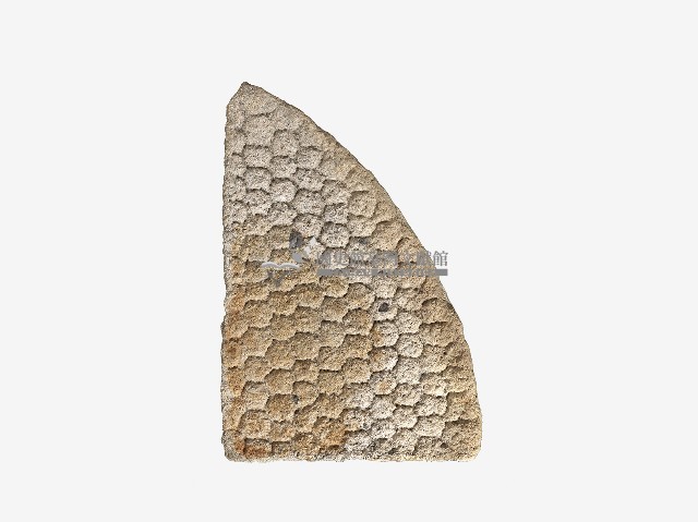 三角形魚鱗紋石盤藏品圖，第1張