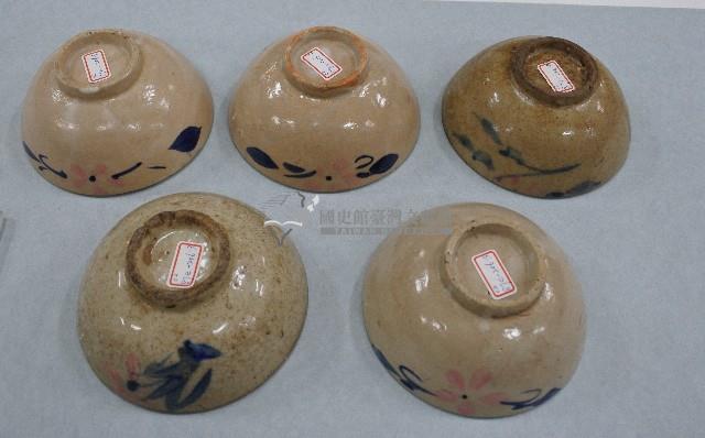 簡筆青花彩繪折枝花卉紋碗（5）藏品圖，第1張