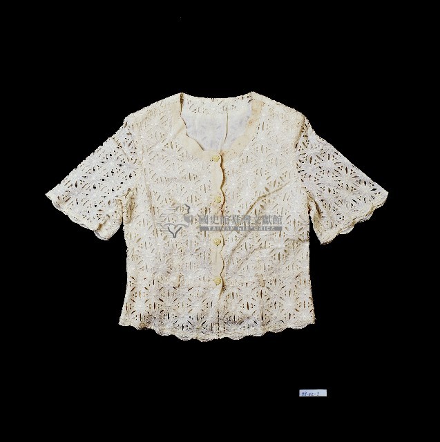 臺灣女性米白色簍空套裝上衣藏品圖，第1張