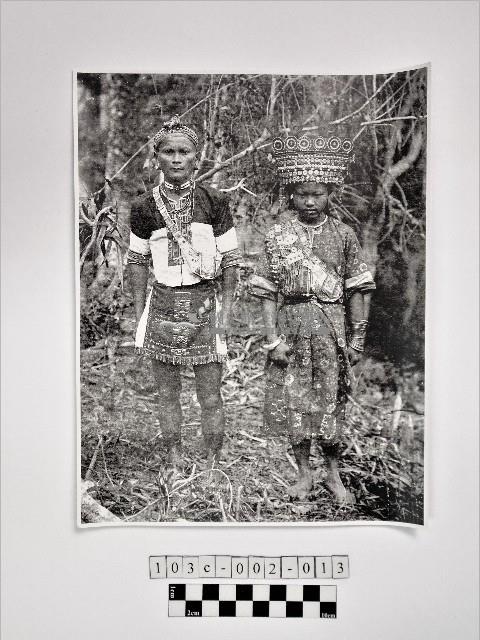 黃則修攝原住民男女合影照藏品圖，第1張