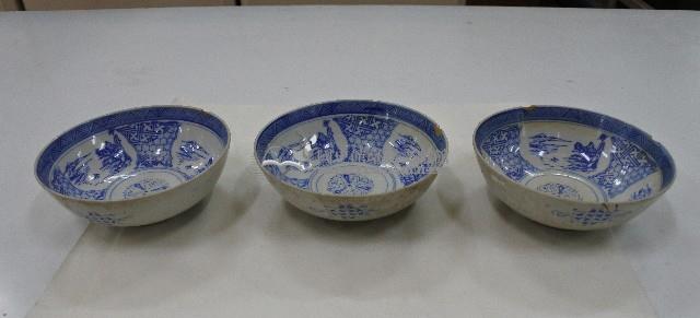 青花印花錦地開光山水花卉紋碗（3）藏品圖，第1張