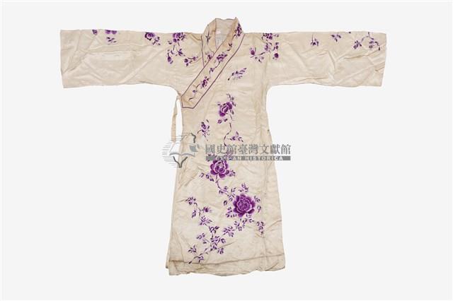 銀白色紫花長擺戲服藏品圖，第1張