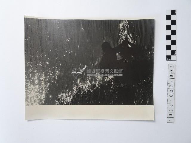 黃則修攝女子藏品圖，第1張