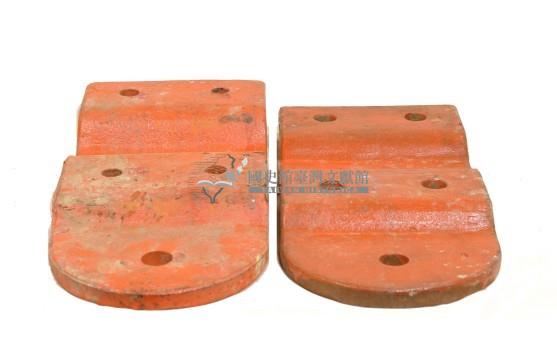 紅漆鋼夾（兩件一組）藏品圖，第1張