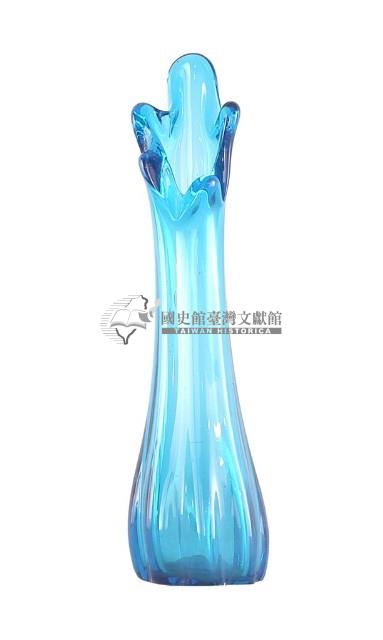 水藍色不規則花口直式透明玻璃花瓶藏品圖，第1張