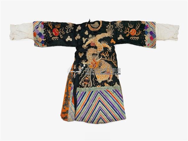 黑色龍紋長擺戲服藏品圖，第1張