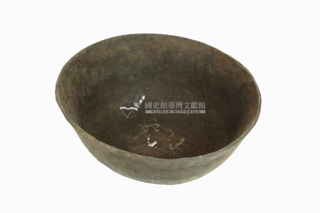 雅美族製敞口深腹黑陶大碗藏品圖，第1張