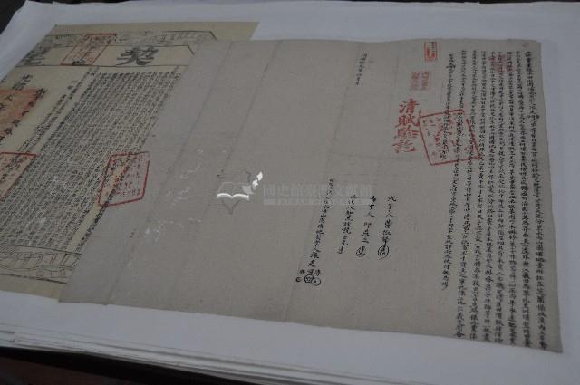 同治十三年張傳等三人立杜賣盡根水田山園埔地契字藏品圖，第1張