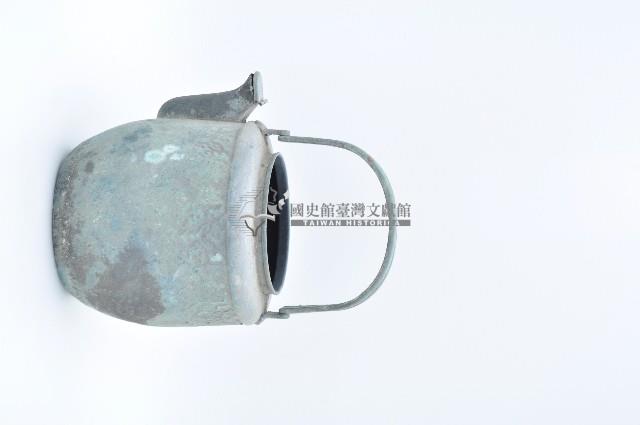 銅錫合金製帶蓋提樑茶壺（缺蓋）藏品圖，第1張