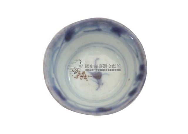 青花寫意纏枝花卉紋茶杯藏品圖，第1張