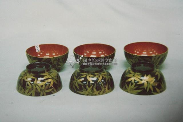 木胎圓形黑漆地平蒔繪蓋椀藏品圖，第2張