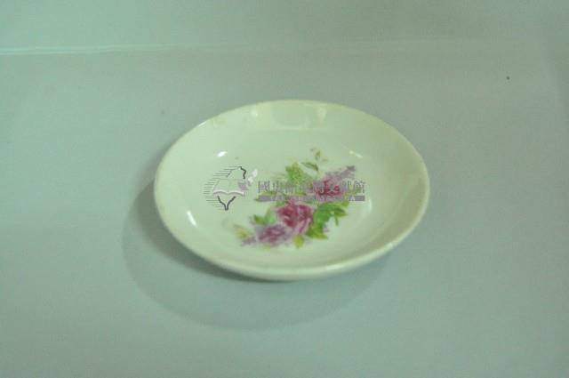 白地彩繪幾何形紋邊飾瓷碟藏品圖，第1張