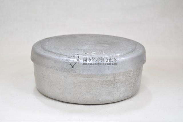 錫製圓形帶蓋便當盒藏品圖，第1張
