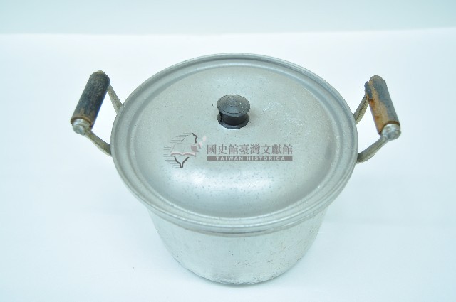 雙耳木提把帶蓋鋁製深鍋藏品圖，第1張