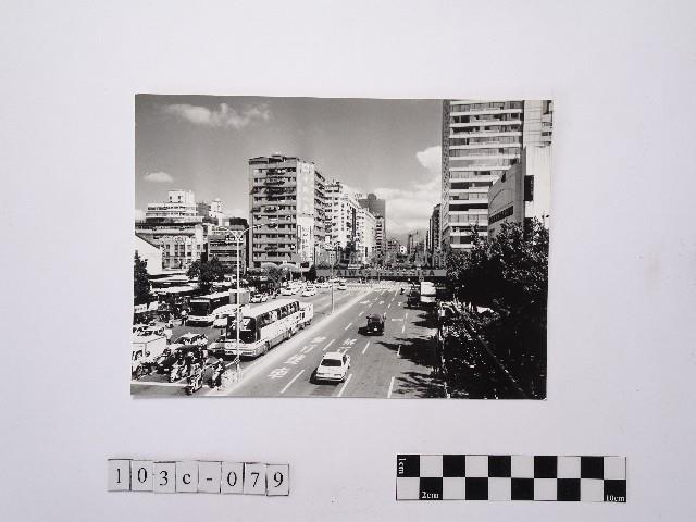 黃則修攝道路街景藏品圖，第1張