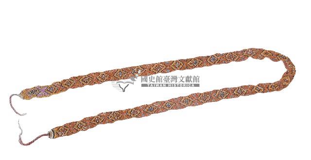 排灣族串珠菱格紋胸飾藏品圖，第1張