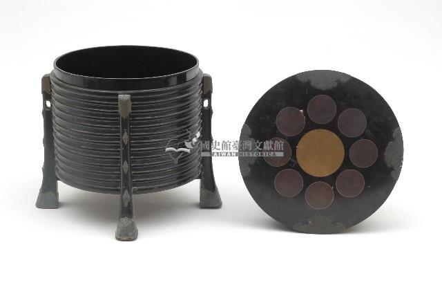 木胎四方梨地平蒔繪懸盤藏品圖，第1張