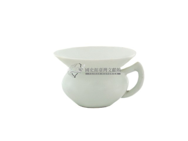 提把白瓷唾壺藏品圖，第1張