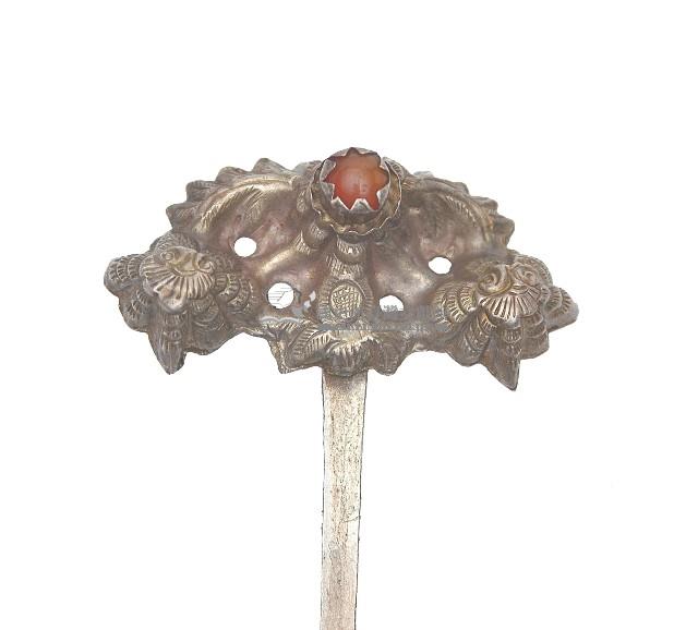 金屬製雕花鑲玉髮釵兼耳挖藏品圖，第1張