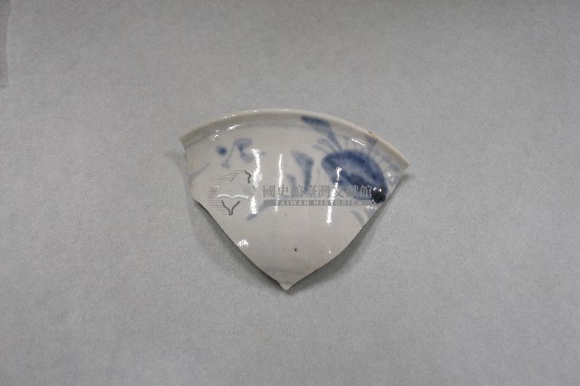 青花寫意折枝花紋碗殘片藏品圖，第1張